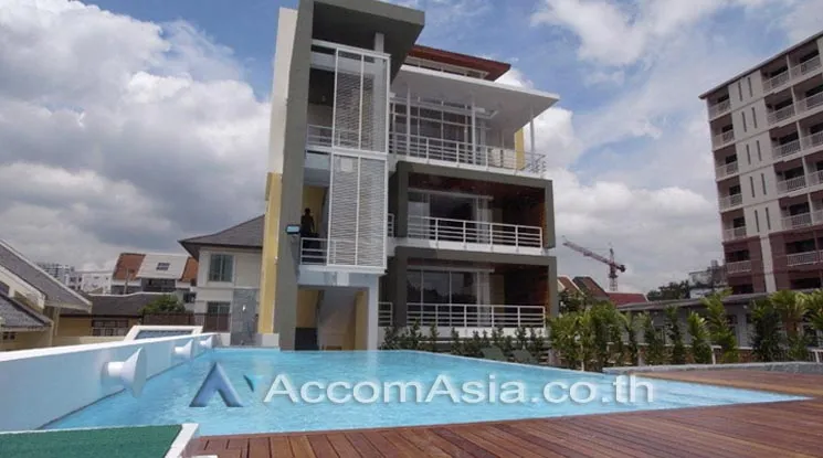  1  12 br Condominium For Sale in Sukhumvit ,Bangkok BTS Mo-Chit - MRT Chatuchak Park at East Village AA31779