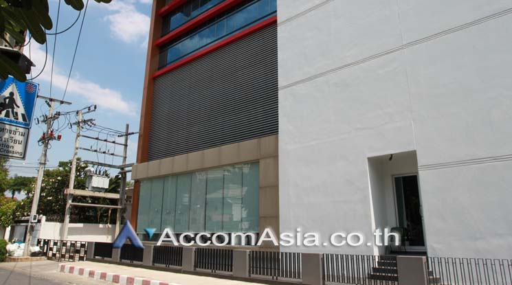  Office Space For Rent in Sukhumvit ,Bangkok BTS Ekkamai at Compomax Building AA18649