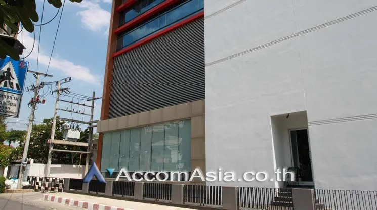  Office Space For Rent in Sukhumvit ,Bangkok BTS Ekkamai at Compomax Building AA23088
