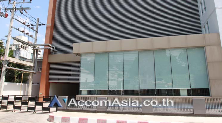  Office Space For Rent in Sukhumvit ,Bangkok BTS Ekkamai at Compomax Building AA18919