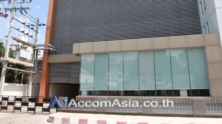  Office Space For Rent in Sukhumvit ,Bangkok BTS Ekkamai at Compomax Building AA27171