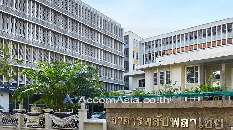  1  Retail / Showroom For Rent in Ploenchit ,Bangkok MRT Hua Lamphong at Phlubphlachai Building AA18612
