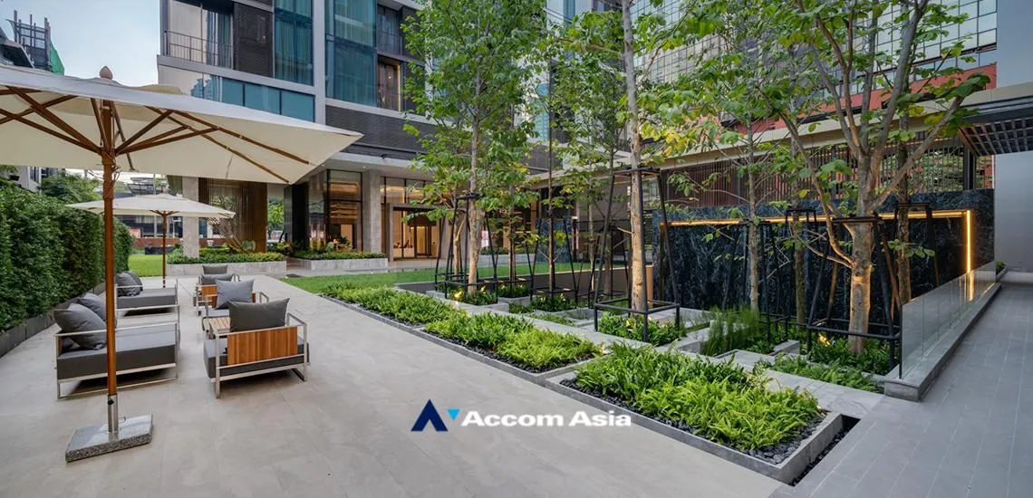  2 br Condominium For Sale in Ploenchit ,Bangkok BTS Chitlom at 28 Chidlom AA35576