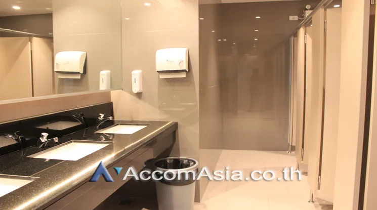  Office Space For Rent in Sukhumvit ,Bangkok BTS Phra khanong at Summer Hub AA22236