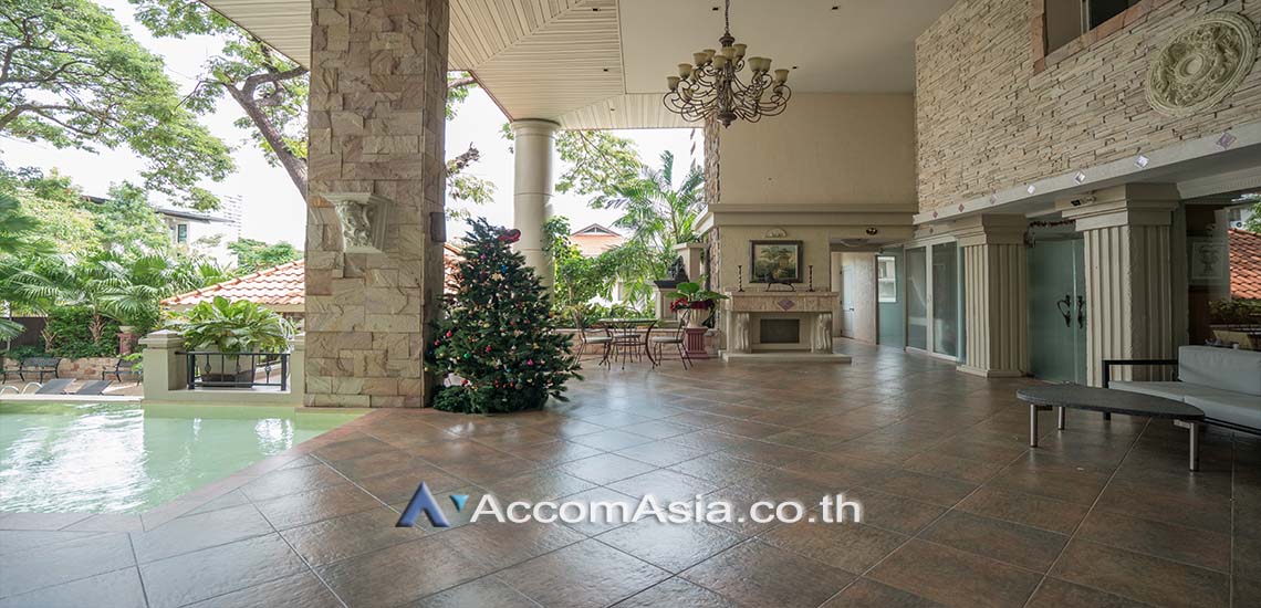  3 br Condominium For Rent in Sukhumvit ,Bangkok BTS Ekkamai at Cross Creek AA28395