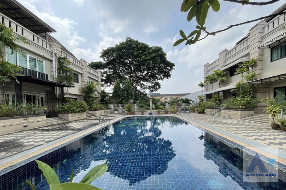 3 br Townhouse for rent and sale in Sukhumvit ,Bangkok BTS On Nut at Ban Suan Kasemsuwan AA42245