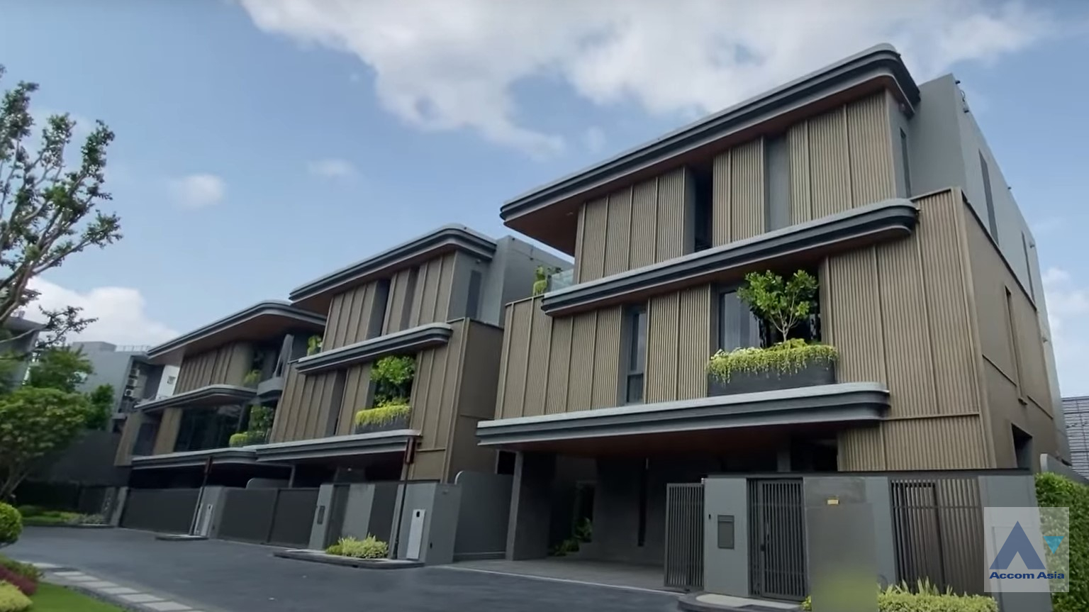  3 BuGaan Rama9 - Mengjai - House - Pracha Uthit - Bangkok / Accomasia