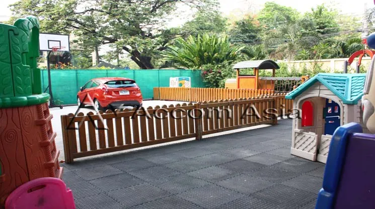  3 br Apartment For Rent in Sathorn ,Bangkok BTS Chong Nonsi at Low rise residence 1000303