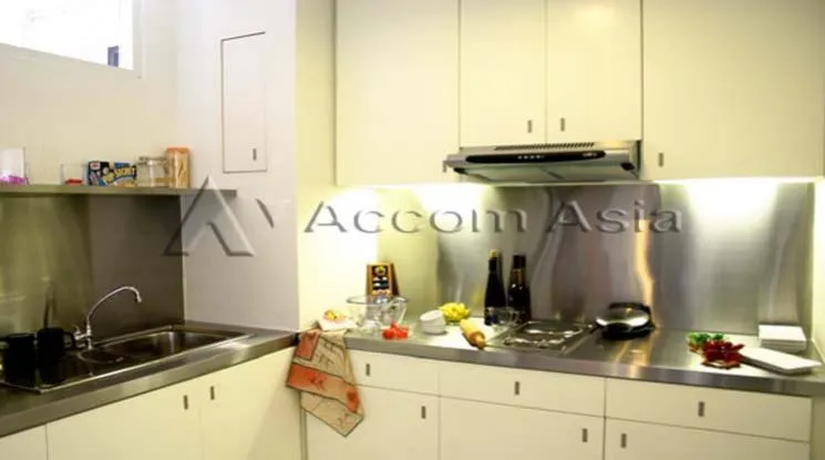 unit 1 Bedroom  Apartment For Rent in Silom, Bangkok  near MRT Lumphini - BTS Sala Daeng (110077)