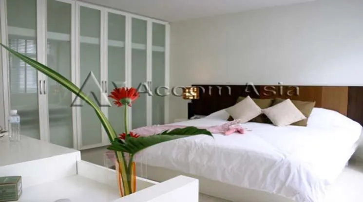 unit 2 Bedrooms  Apartment For Rent in Silom, Bangkok  near MRT Lumphini - BTS Sala Daeng (110078)