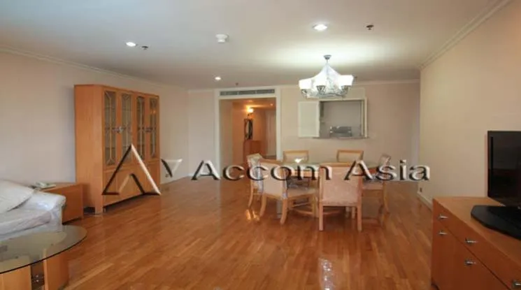 unit 3 Bedrooms  Apartment For Rent in Sukhumvit, Bangkok  near BTS Phrom Phong (110089)