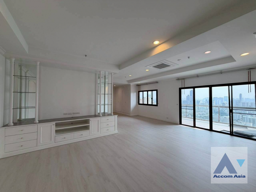  2  4 br Apartment For Rent in Sukhumvit ,Bangkok MRT Sukhumvit - BTS Asok at Perfect Apartment for Big Family, Prime Location Near Main Street 610190