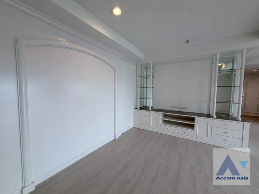 13  4 br Apartment For Rent in Sukhumvit ,Bangkok MRT Sukhumvit - BTS Asok at Perfect Apartment for Big Family, Prime Location Near Main Street 610190