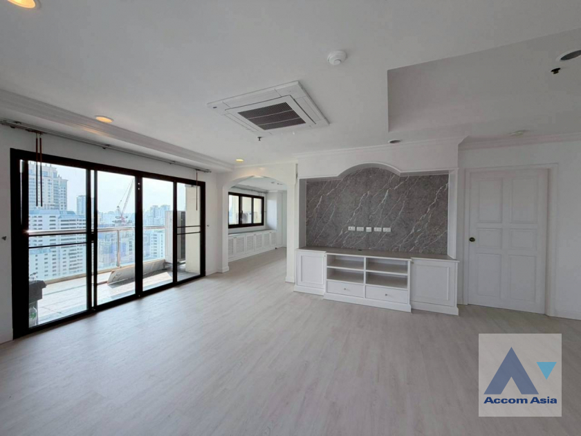 5  4 br Apartment for rent and sale in Sukhumvit ,Bangkok MRT Sukhumvit - BTS Asok at Perfect Apartment for Big Family, Prime Location Near Main Street 610190