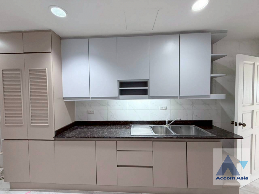 10  4 br Apartment For Rent in Sukhumvit ,Bangkok MRT Sukhumvit - BTS Asok at Perfect Apartment for Big Family, Prime Location Near Main Street 610190