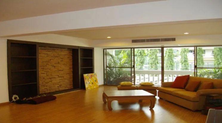  2  3 br Apartment for rent and sale in Sukhumvit ,Bangkok BTS Asok at Family Apartment with Lake View 310237