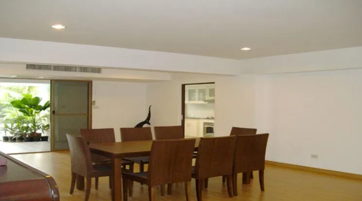 4  3 br Apartment For Rent in Sukhumvit ,Bangkok MRT Sukhumvit - BTS Asok at Family Apartment with Lake View 310237