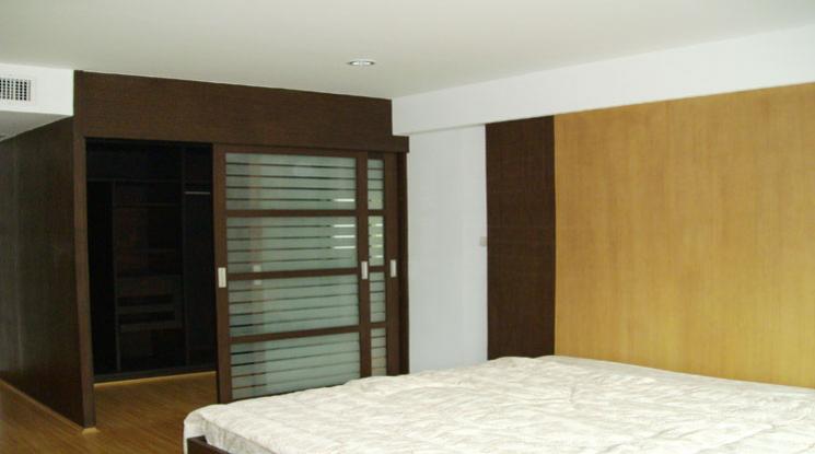 6  3 br Apartment For Rent in Sukhumvit ,Bangkok MRT Sukhumvit - BTS Asok at Family Apartment with Lake View 310237