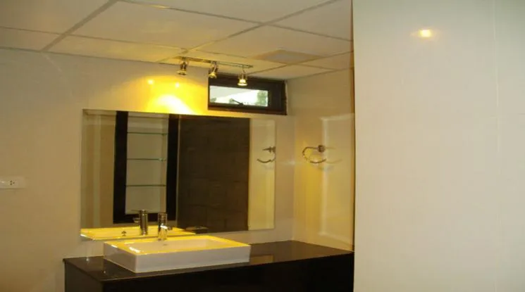 8  3 br Apartment for rent and sale in Sukhumvit ,Bangkok BTS Asok at Family Apartment with Lake View 310237