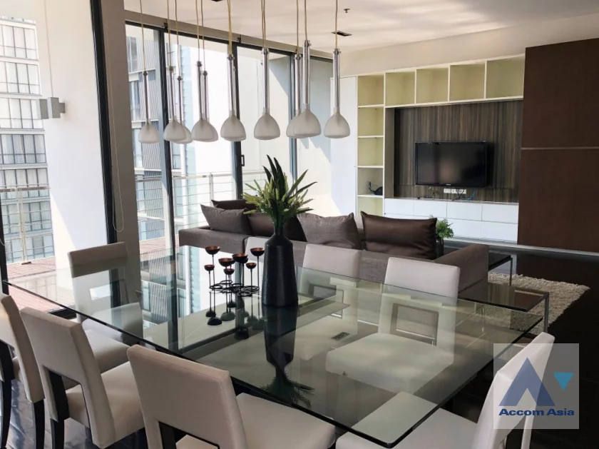 unit 3 Bedrooms  Condominium For Rent in Sukhumvit, Bangkok  near BTS Asok - MRT Sukhumvit (310243)