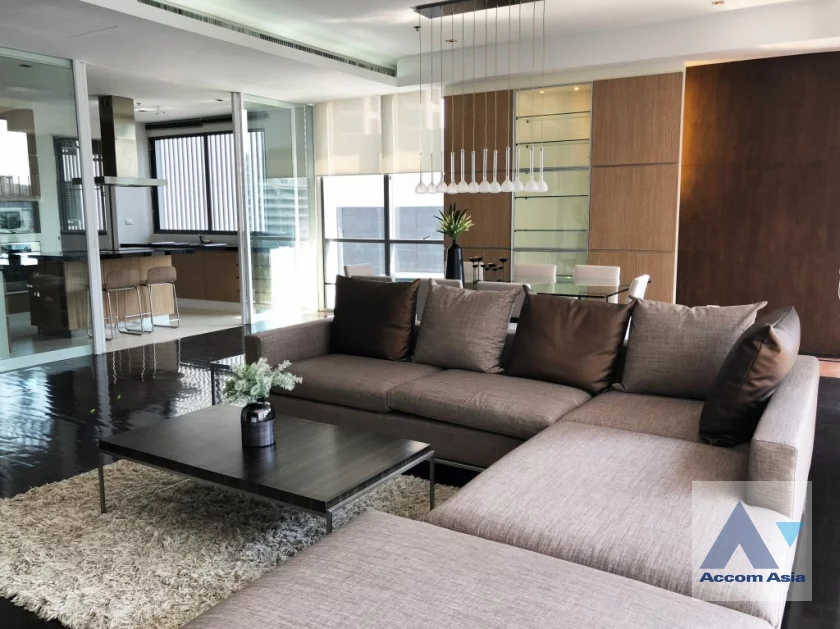 unit 3 Bedrooms  Condominium For Rent in Sukhumvit, Bangkok  near BTS Asok - MRT Sukhumvit (310243)