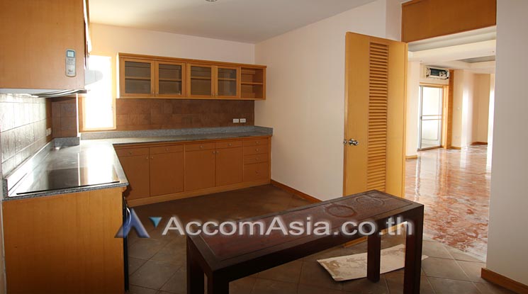 4  4 br Apartment For Rent in Sathorn ,Bangkok MRT Lumphini at Cozy and Convenient Apartment Near Garden Intl 810310