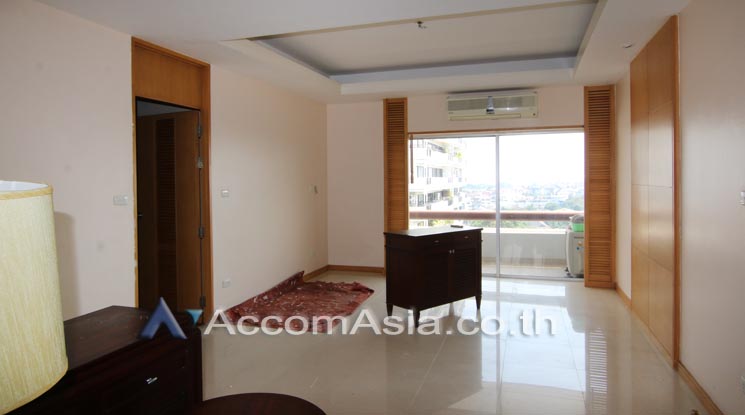 7  4 br Apartment For Rent in Sathorn ,Bangkok MRT Lumphini at Cozy and Convenient Apartment Near Garden Intl 810310