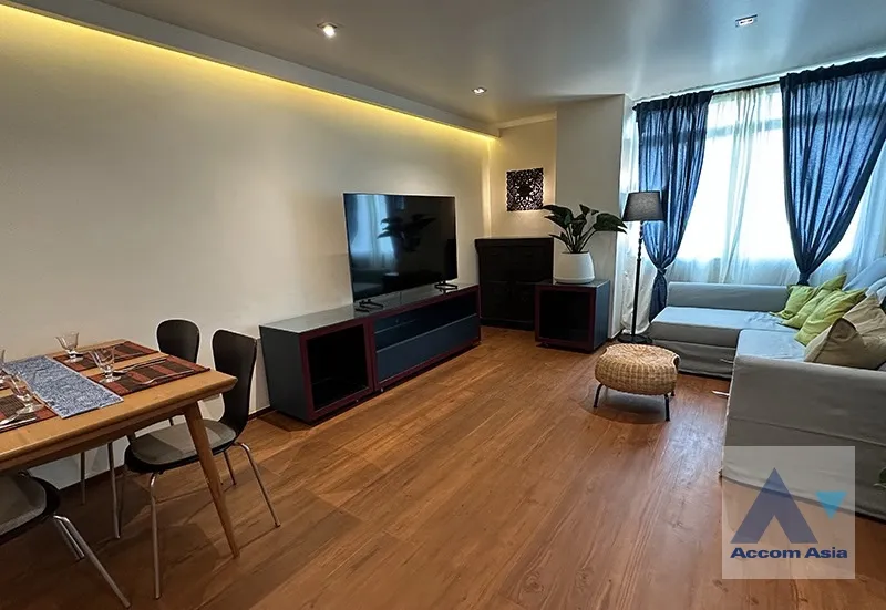 unit 2 Bedrooms  Condominium For Rent in Silom, Bangkok  near BTS Surasak (210264)