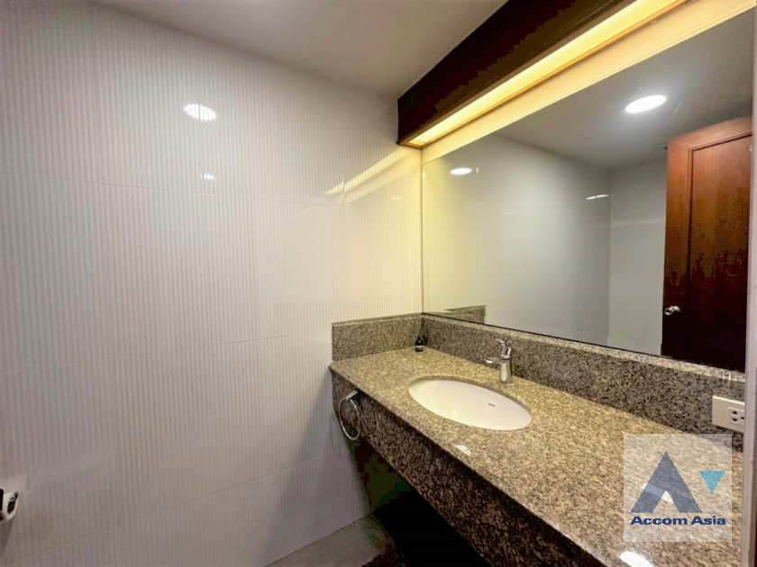 21  3 br Condominium For Rent in Ploenchit ,Bangkok BTS Chitlom at Somkid Gardens 1510365