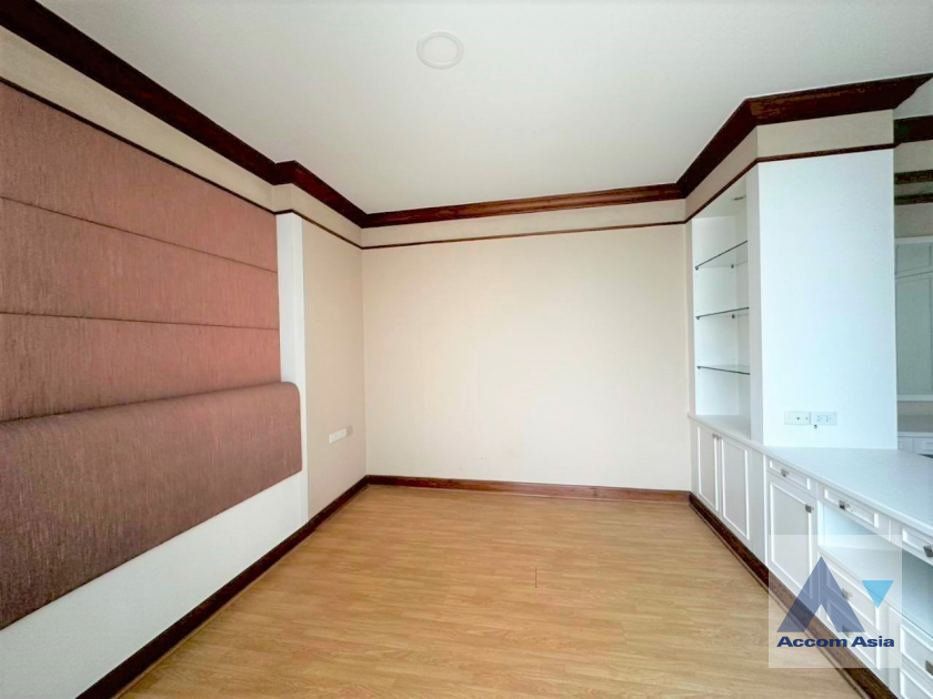 15  3 br Condominium For Rent in Ploenchit ,Bangkok BTS Chitlom at Somkid Gardens 1510365