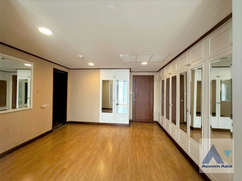 7  3 br Condominium For Rent in Ploenchit ,Bangkok BTS Chitlom at Somkid Gardens 1510365