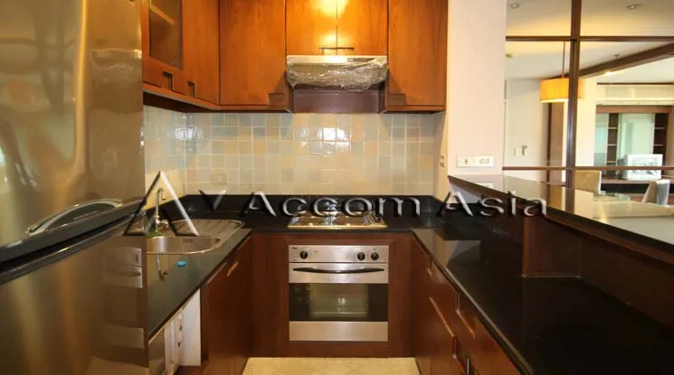 unit 2 Bedrooms  Condominium For Rent in Ploenchit, Bangkok  near BTS Ratchadamri (1510404)