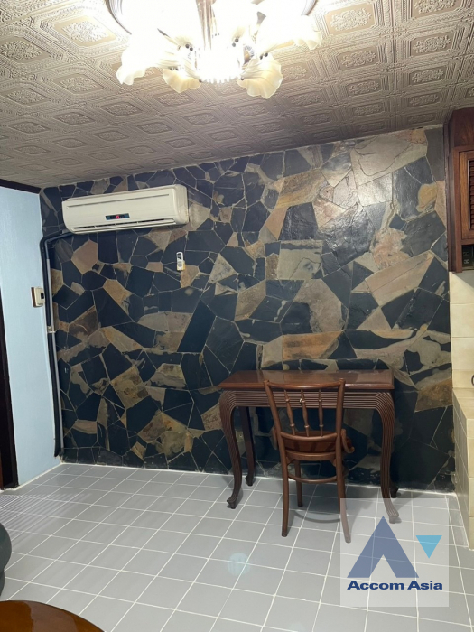 unit 1 Bedroom  Condominium For Sale in Silom, Bangkok  near BTS Chong Nonsi (1510515)