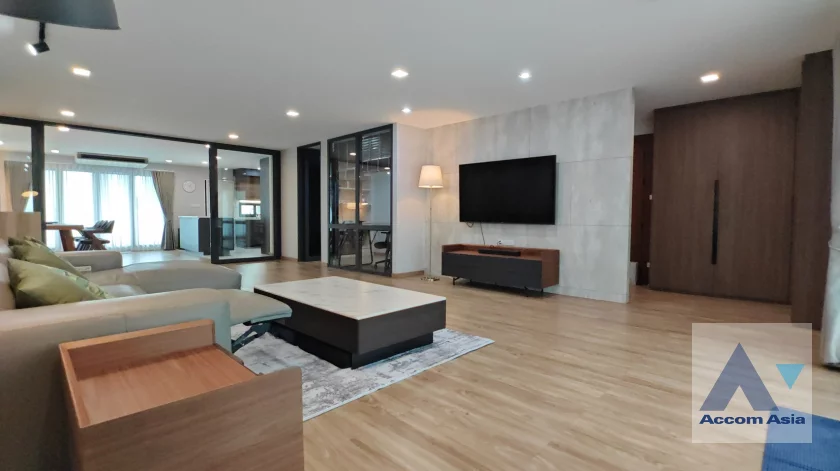 unit 3 Bedrooms  Condominium For Rent & Sale in Sukhumvit, Bangkok  near BTS Ekkamai (28478)