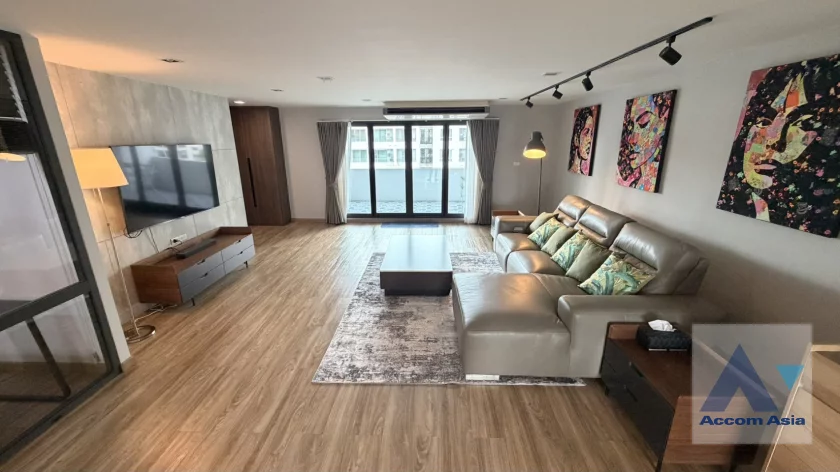 unit 3 Bedrooms  Condominium For Rent & Sale in Sukhumvit, Bangkok  near BTS Ekkamai (28478)