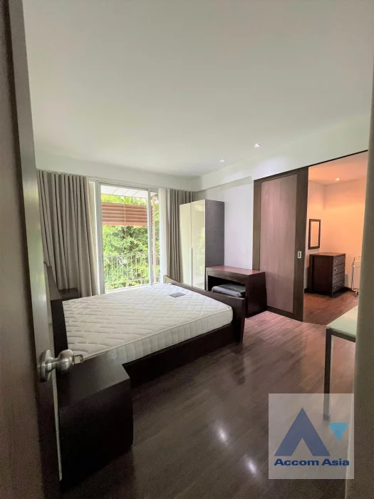 unit 2 Bedrooms  Apartment For Rent in Sukhumvit, Bangkok  near BTS Ekkamai (118561)