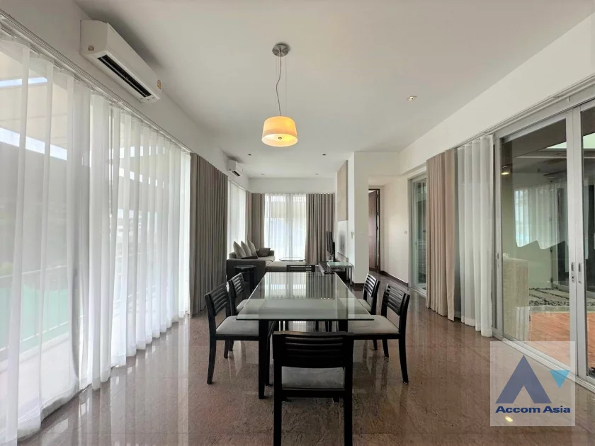 unit 2 Bedrooms  Apartment For Rent in Sukhumvit, Bangkok  near BTS Ekkamai (118561)