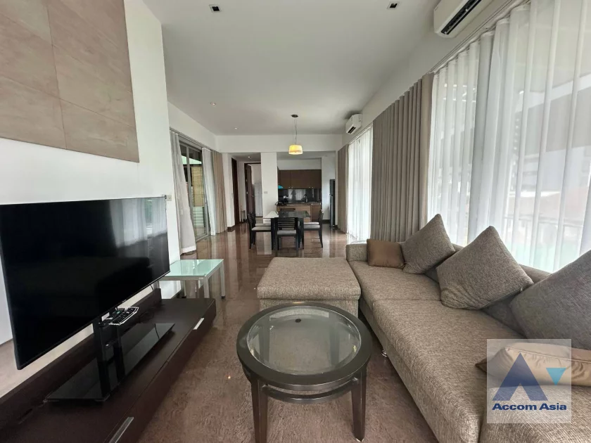 unit 2 Bedrooms  Apartment For Rent in Sukhumvit, Bangkok  near BTS Ekkamai (118561)