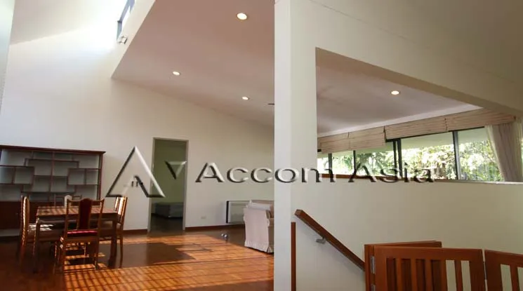 unit 4 Bedrooms  Apartment For Rent in Sathorn, Bangkok  near BTS Chong Nonsi (18645)