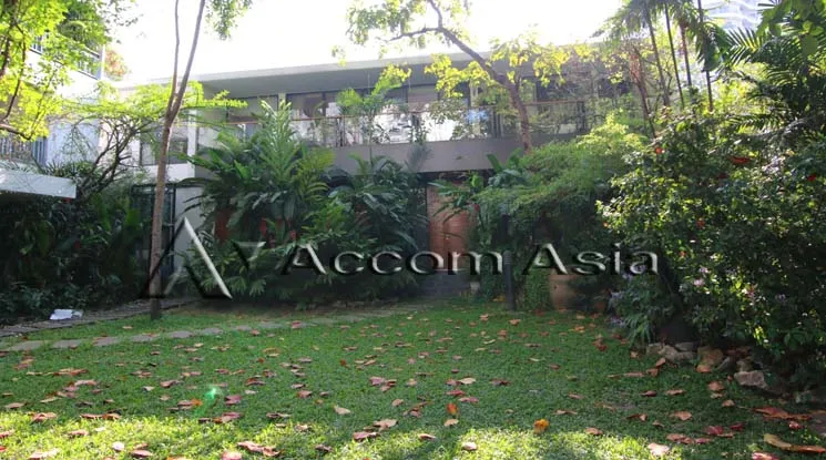unit 4 Bedrooms  Apartment For Rent in Sathorn, Bangkok  near BTS Chong Nonsi (18645)