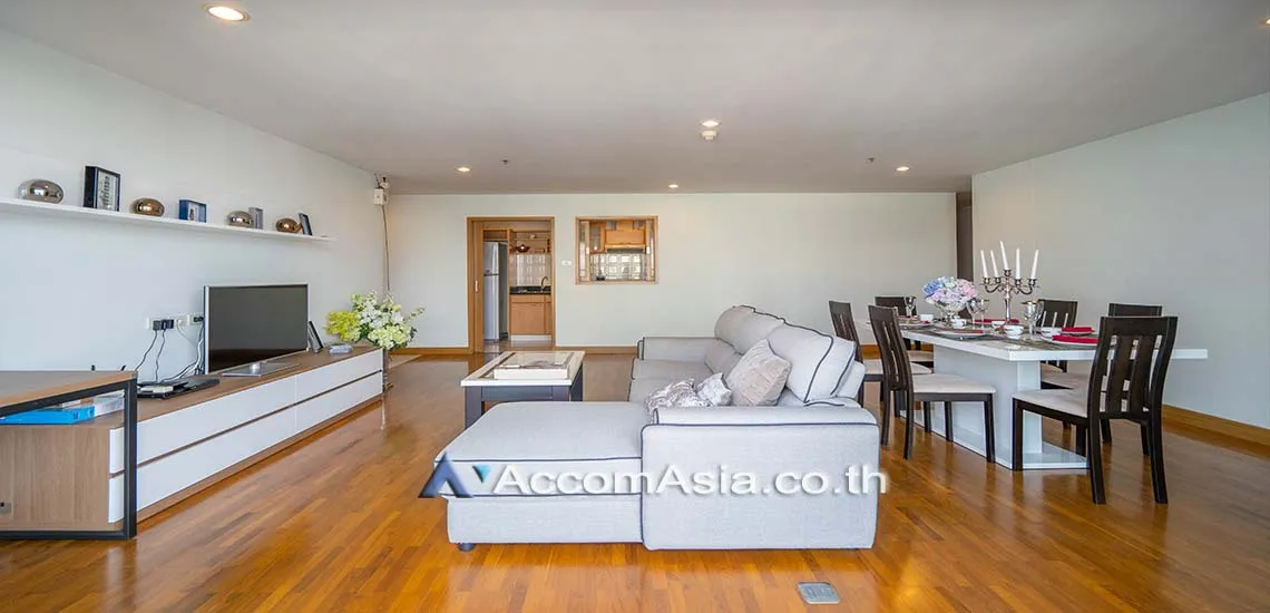 unit 3 Bedrooms  Apartment For Rent in Sukhumvit, Bangkok  near BTS Phrom Phong (1410765)