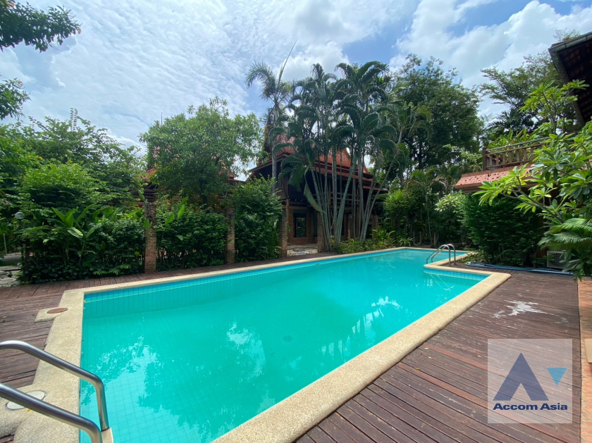 House For Rent & Sale in Phaholyothin, Bangkok Code 1910823