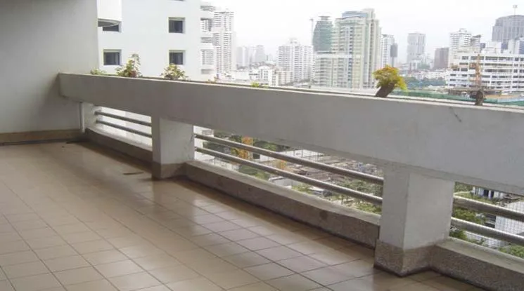 unit 3 Bedrooms  Apartment For Rent in Sukhumvit, Bangkok  near MRT Sukhumvit - BTS Asok (1410827)