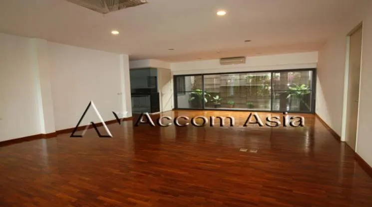 unit 4 Bedrooms  Apartment For Rent in Sathorn, Bangkok  near BTS Chong Nonsi (1410913)