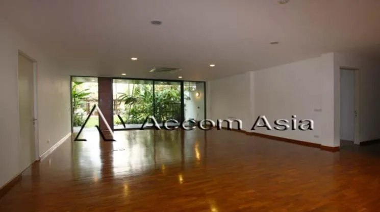 unit 4 Bedrooms  Apartment For Rent in Sathorn, Bangkok  near BTS Chong Nonsi (1410913)