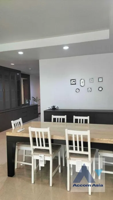 unit 3 Bedrooms  Condominium For Rent in Sukhumvit, Bangkok  near BTS Ekkamai (1511013)