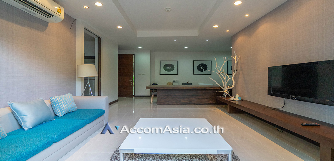 unit 2 Bedrooms  Condominium For Rent in Sukhumvit, Bangkok  near BTS Ekkamai (1511019)