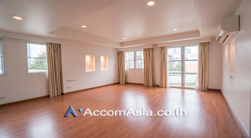 7  4 br House For Rent in Sukhumvit ,Bangkok BTS Phrom Phong at House in compound with common pool 1811030