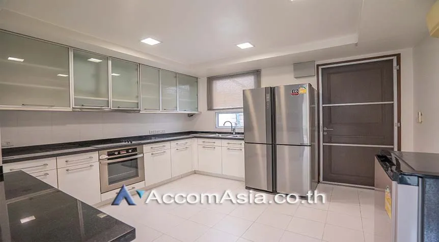  1  4 br House For Rent in Sukhumvit ,Bangkok BTS Phrom Phong at House in compound with common pool 1811030