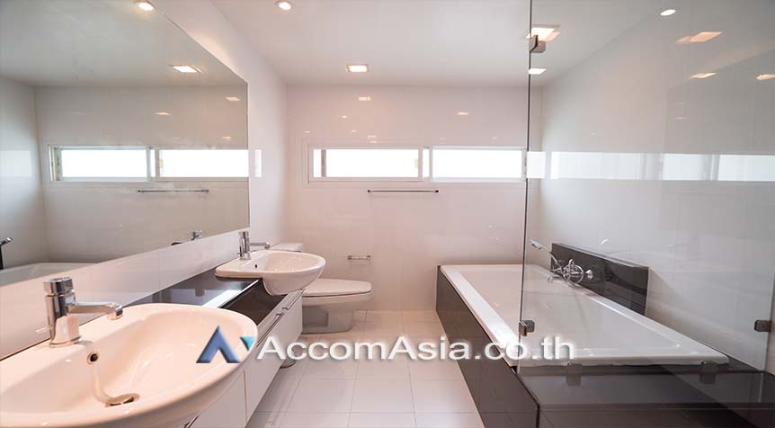 12  4 br House For Rent in Sukhumvit ,Bangkok BTS Phrom Phong at House in compound with common pool 1811030